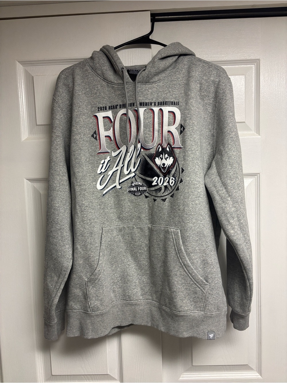 Fanatics UConn Women’s Hoodie Sweatshirt Size Large